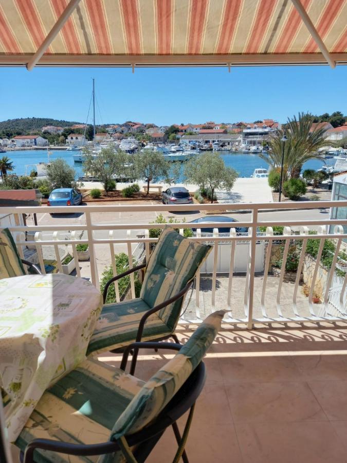 Apartman Rebeka Jezera Zewnętrze zdjęcie