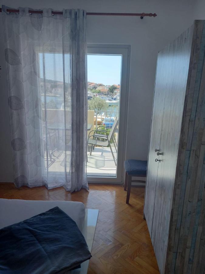 Apartman Rebeka Jezera Zewnętrze zdjęcie